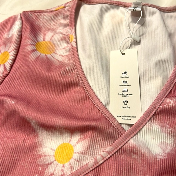 NWT Strappy cropped pink tee belly tie - Picture 2 of 3